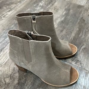 Women’s Toms Majorca Peep Toe Stucco Suede sz 9